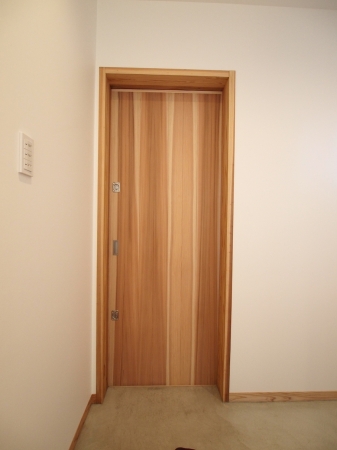 杉板玄関ドア（柾目）